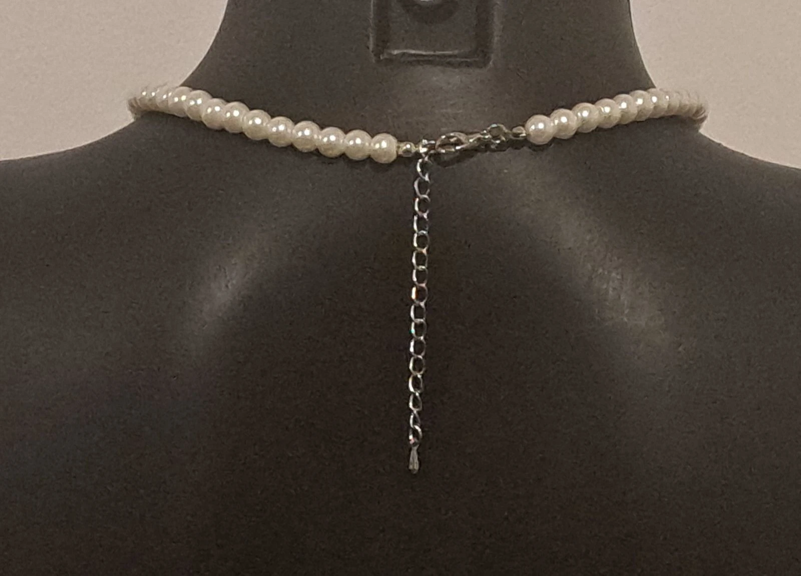 Klassieke parelketting met zirkonia • Elegante damessieraden – photo 3